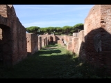 01301 ostia - regio ii - insula i - caserma dei vigili (ii,v,1-2) - porticus  - suedseite - bli ri westen - 09-2018.jpg